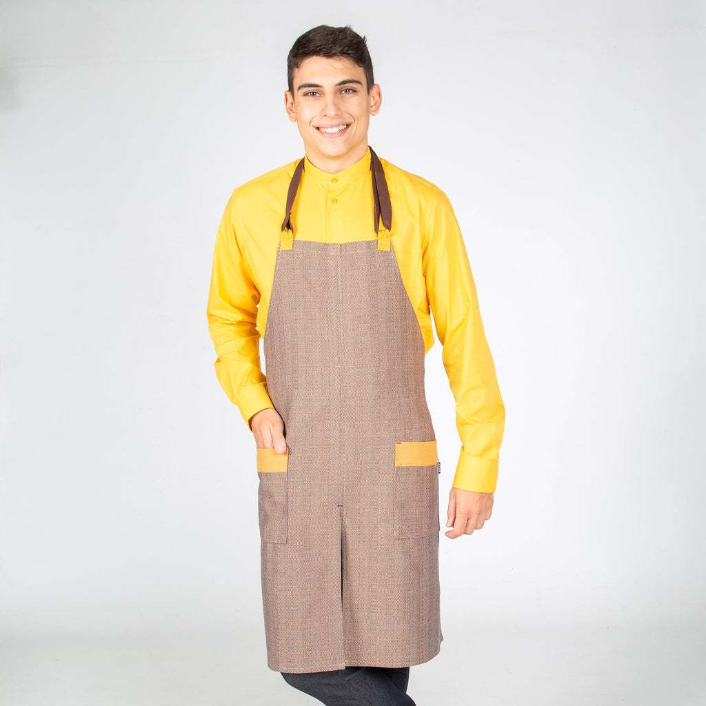 DELANTAL CON PETO CHOCOLATE TIRANTE 2 COLORES 82X72 CM