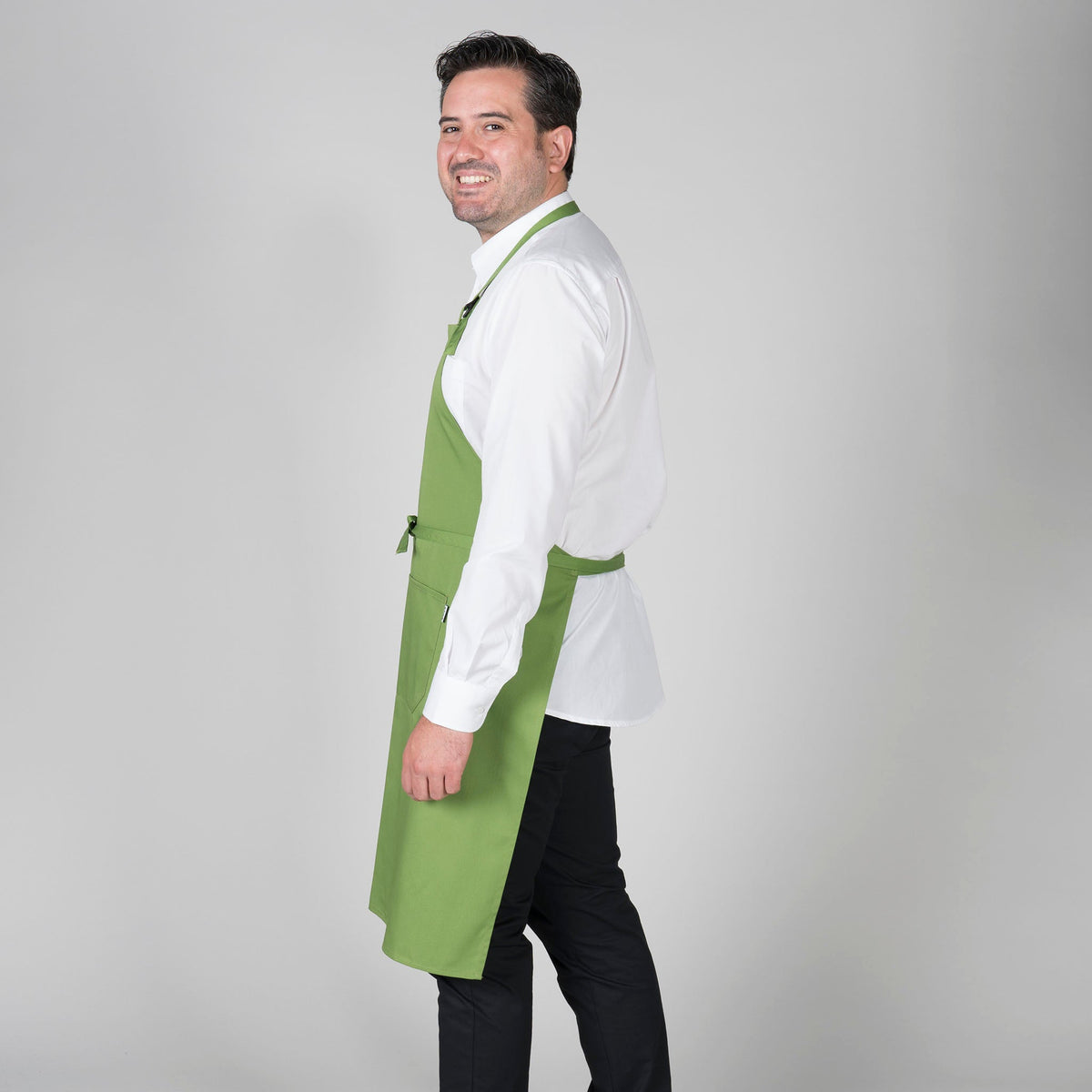 DELANTAL CON PETO Y BOLSILLO 90x75 CM SARGA
