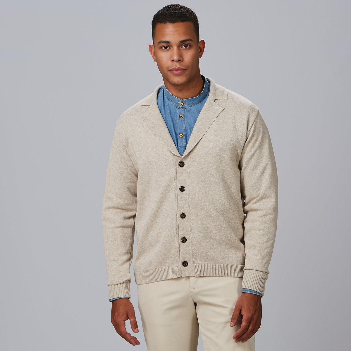 CARDIGAN CUELLO SOLAPA ABOTONADO HOMBRE