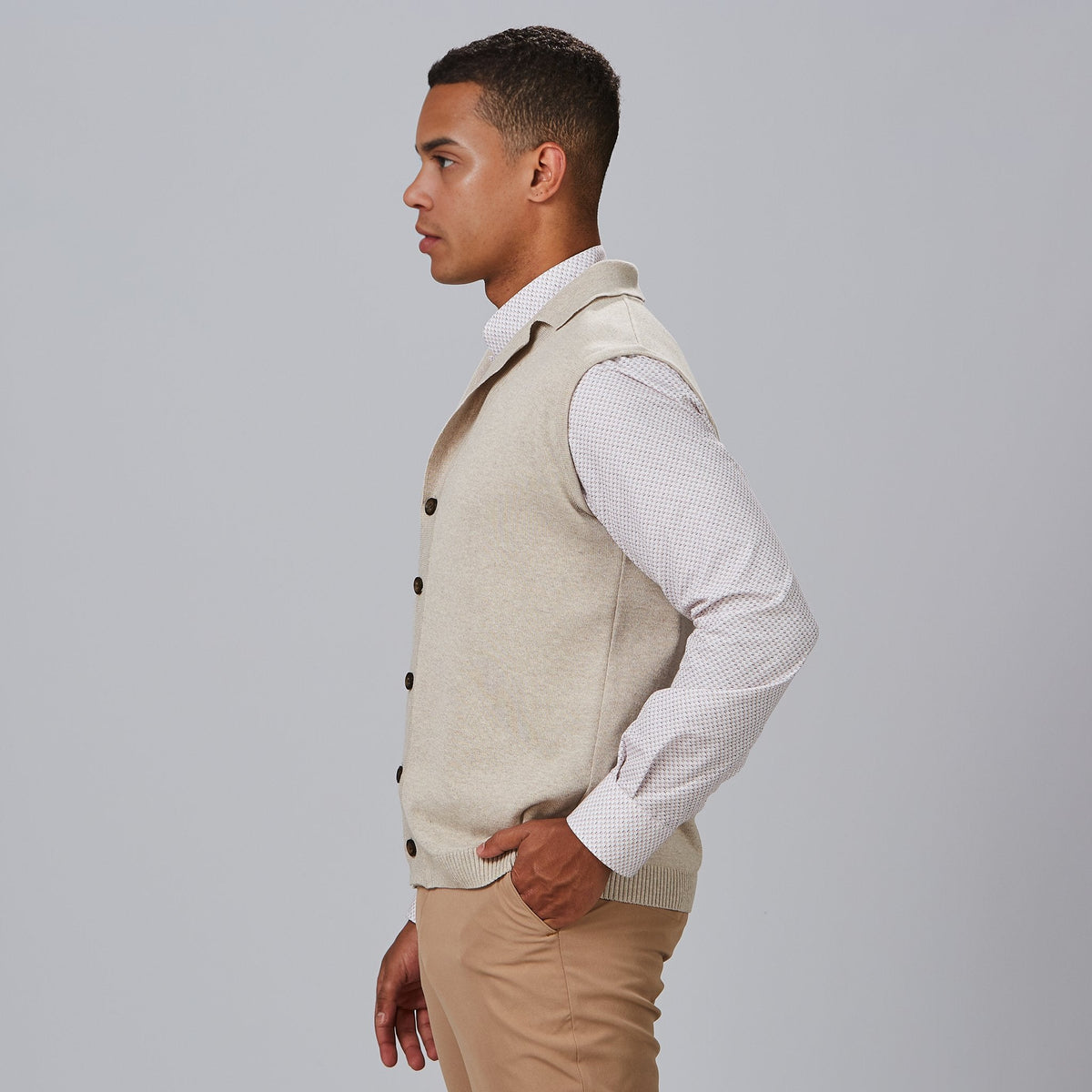 CHALECO CUELLO SOLAPA ABOTONADO HOMBRE