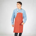 DELANTAL CON PETO HEBILLA ENLAZADA 80X68 CM