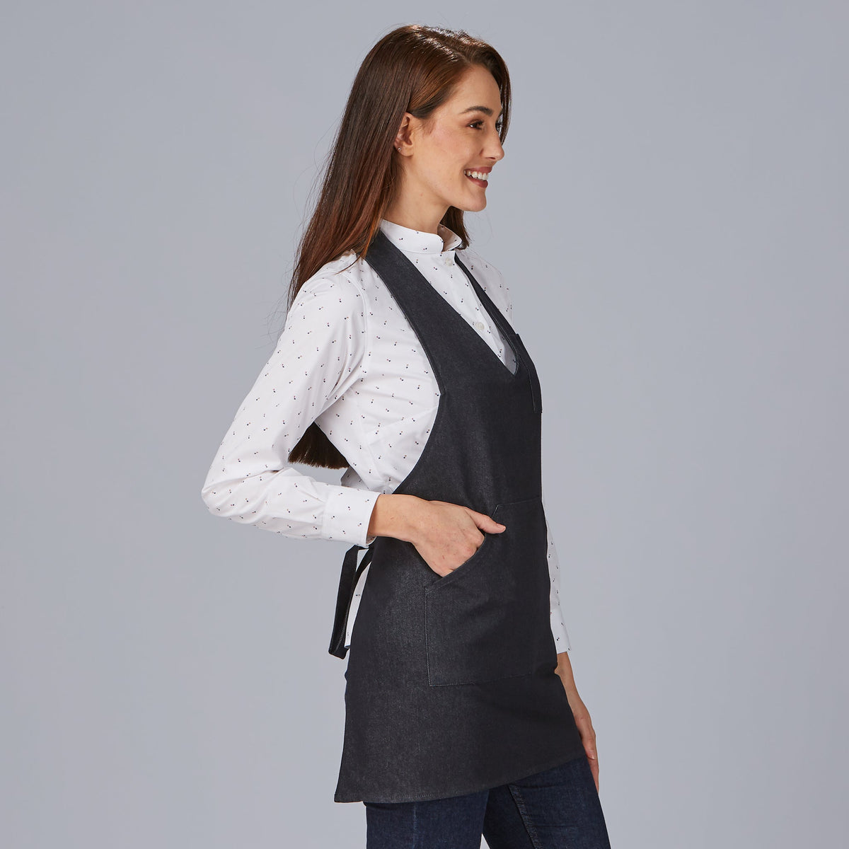 DELANTAL BISTRO ESCOTE PICO BOLSILLO CENTRO 80X65 CM