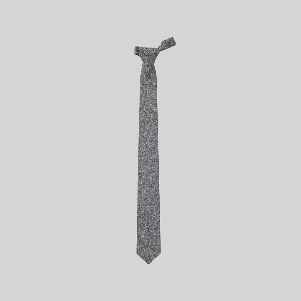 CORBATA CON NUDO DE PALA ESTRECHA