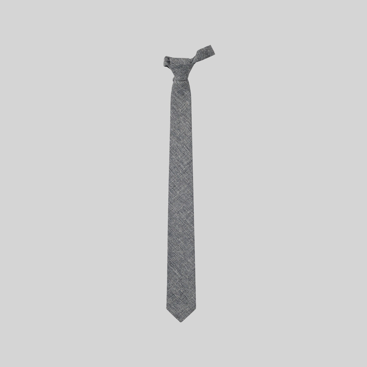 CORBATA CON NUDO DE PALA ESTRECHA