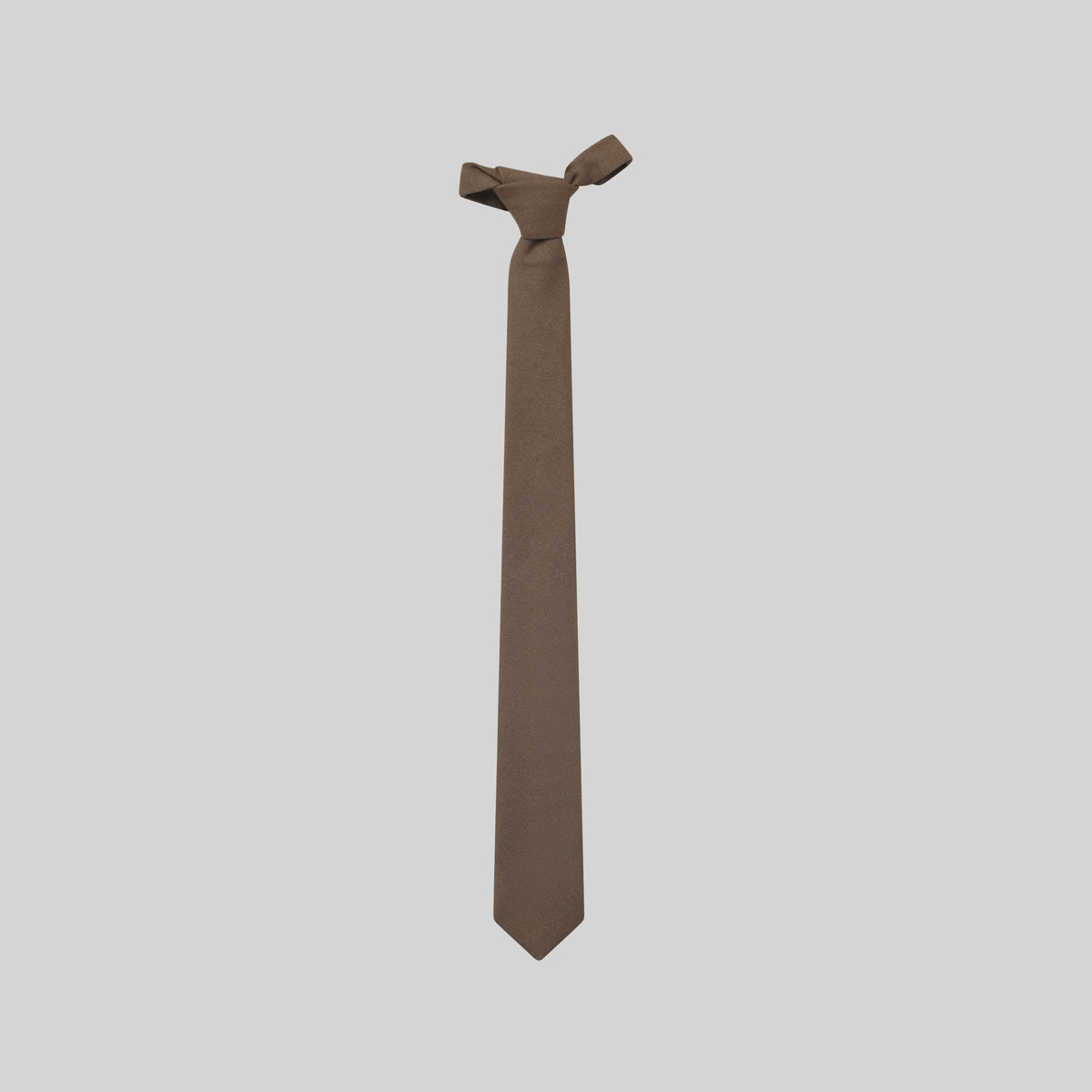CORBATA CON NUDO DE PALA ESTRECHA