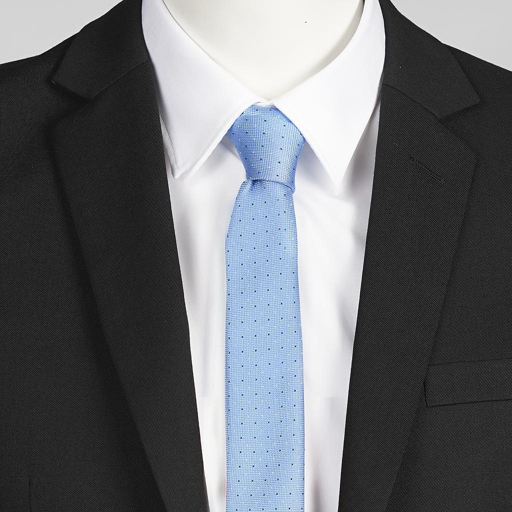CORBATA SIN NUDO DE PALA ESTRECHA PUNTOS
