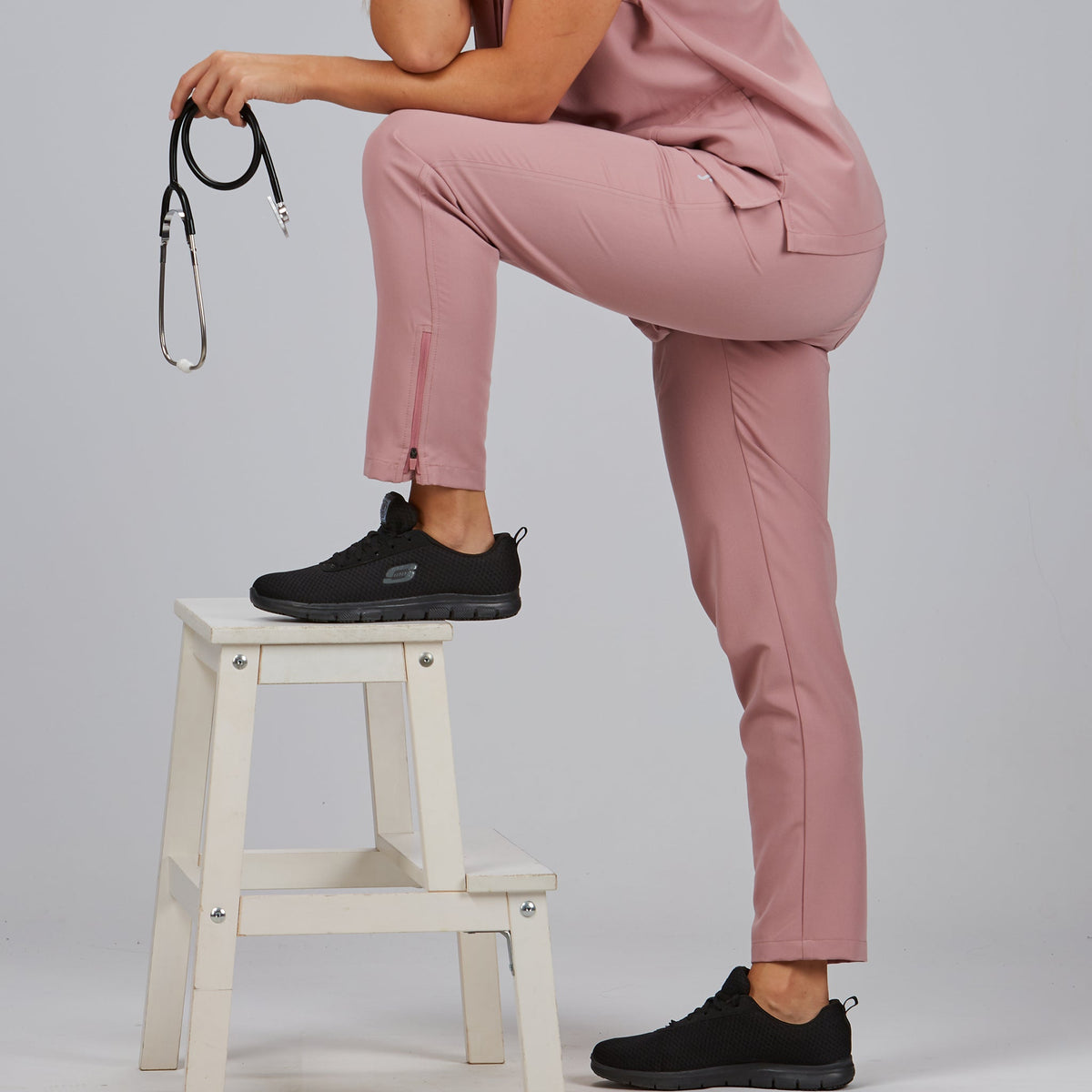 PANTALON MUJER CREMALLERA EN BAJOS