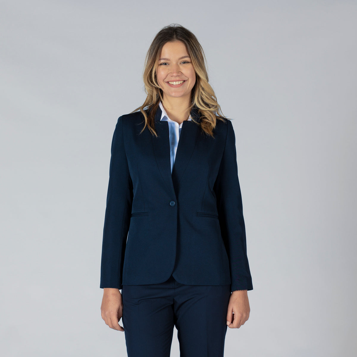 AMERICANA MUJER 1 BOTON SOLAPA INVERTIDA TRIVIAL