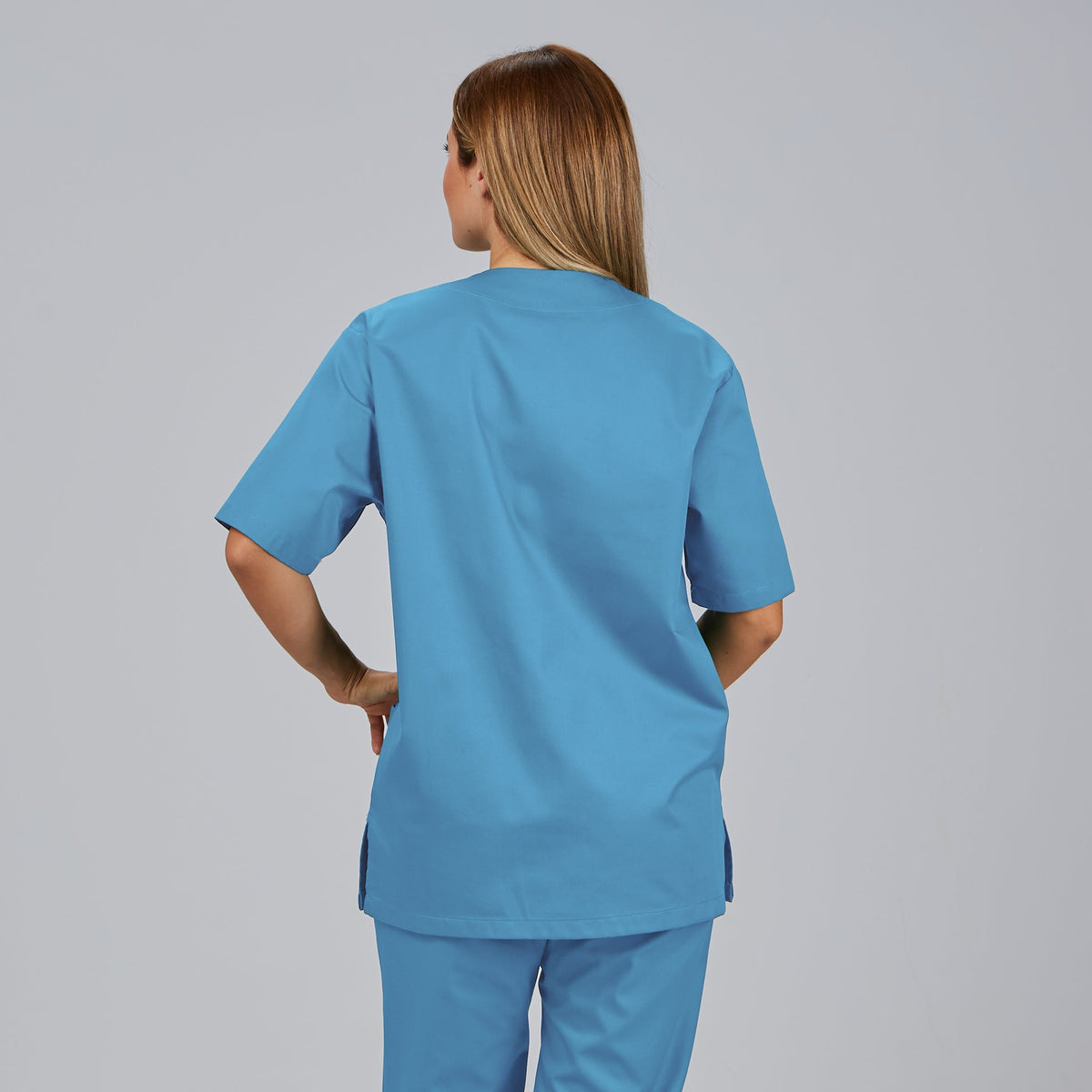 CONJUNTO UNISEX BLUSA CUELLO PICO /PANTALON GOMA ENTERA