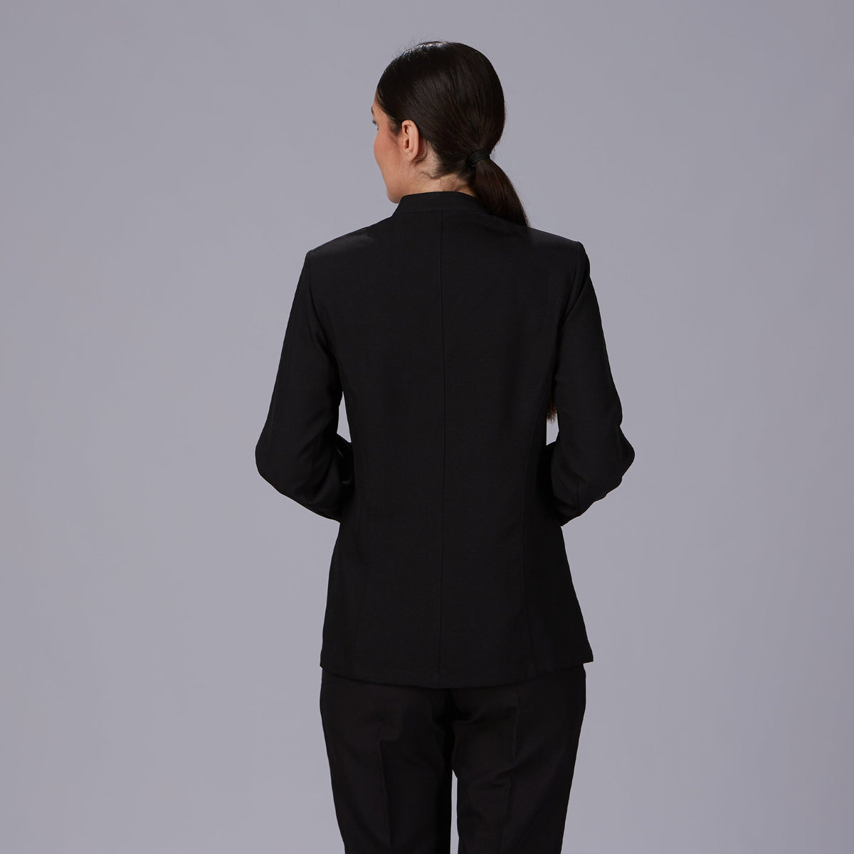 CHAQUETA MUJER MAO NEGRA BOTON DORADO