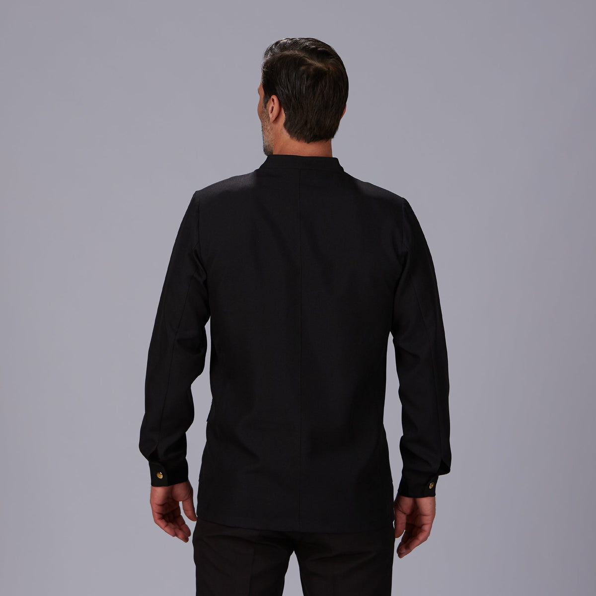 CHAQUETA HOMBRE MAO NEGRA BOTON DORADO