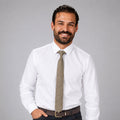 CORBATA CON NUDO DE PALA ESTRECHA